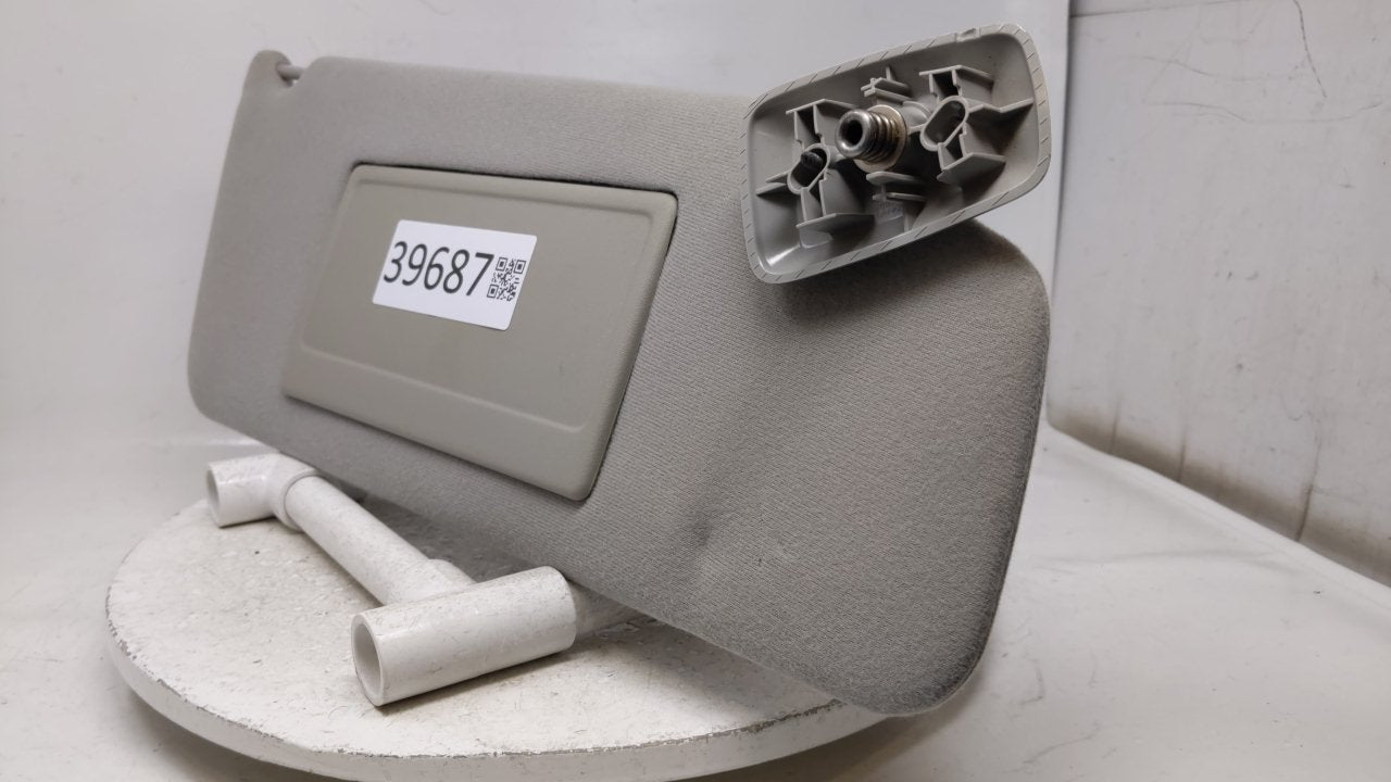 2004 Ford F-150 Sun Visor Shade Replacement Passenger Right Mirror Fits OEM Used Auto Parts - Oemusedautoparts1.com