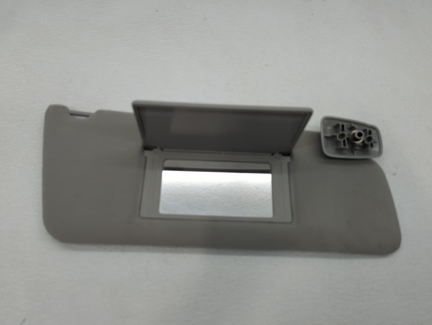 2004-2008 Ford F-150 Sun Visor Shade Replacement Passenger Right Mirror Fits Fits 2004 2005 2006 2007 2008 OEM Used Auto Par