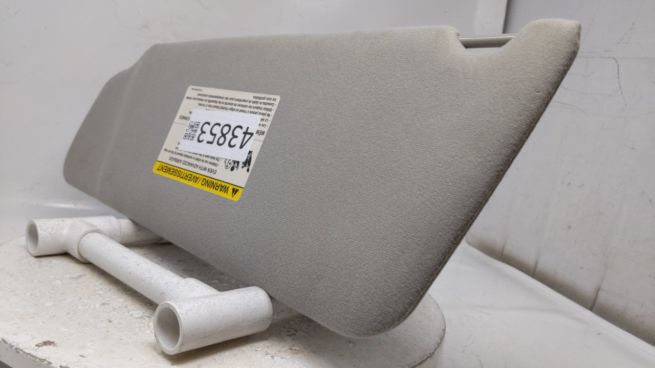 2004 Ford F-150 Sun Visor Shade Replacement Passenger Right Mirror Fits OEM Used Auto Parts - Oemusedautoparts1.com