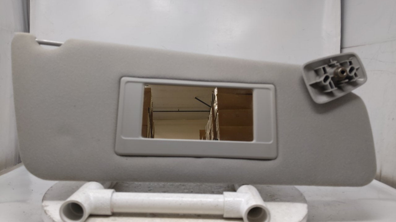 2004 Ford F-150 Sun Visor Shade Replacement Passenger Right Mirror Fits OEM Used Auto Parts - Oemusedautoparts1.com