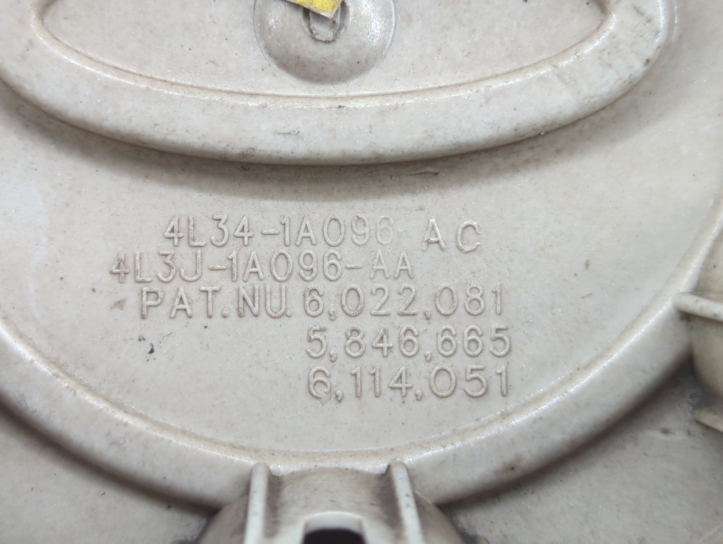 2004 Ford F-150 Rim Wheel Center Cap Silver - Oemusedautoparts1.com