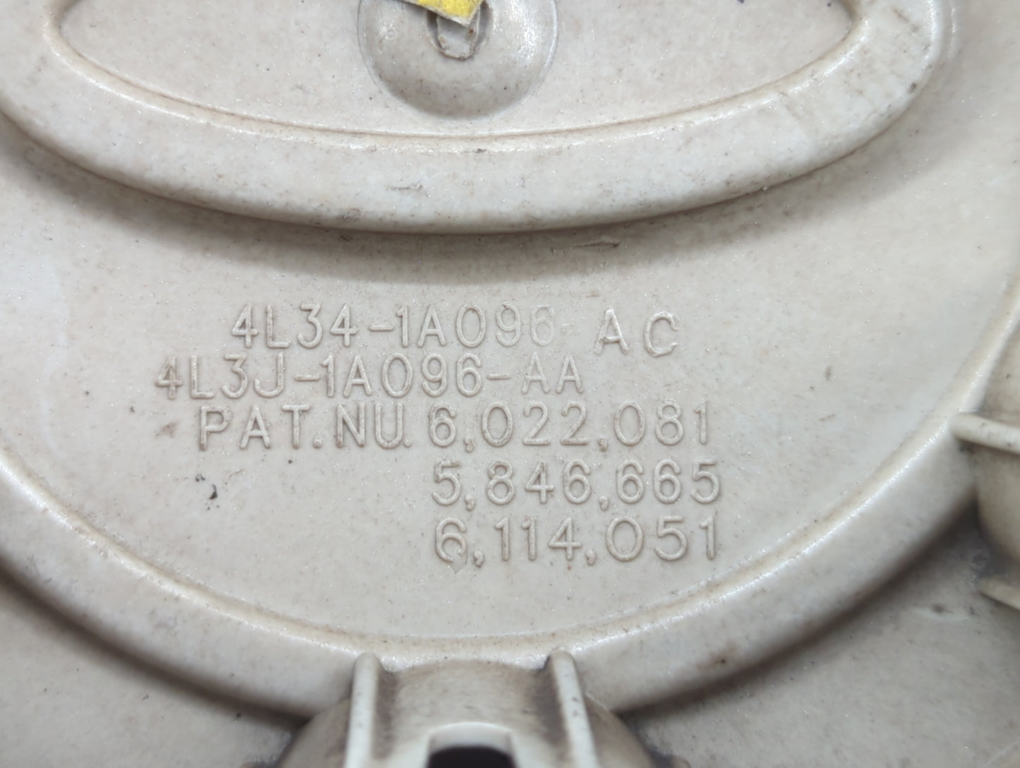 2004 Ford F-150 Rim Wheel Center Cap Silver - Oemusedautoparts1.com