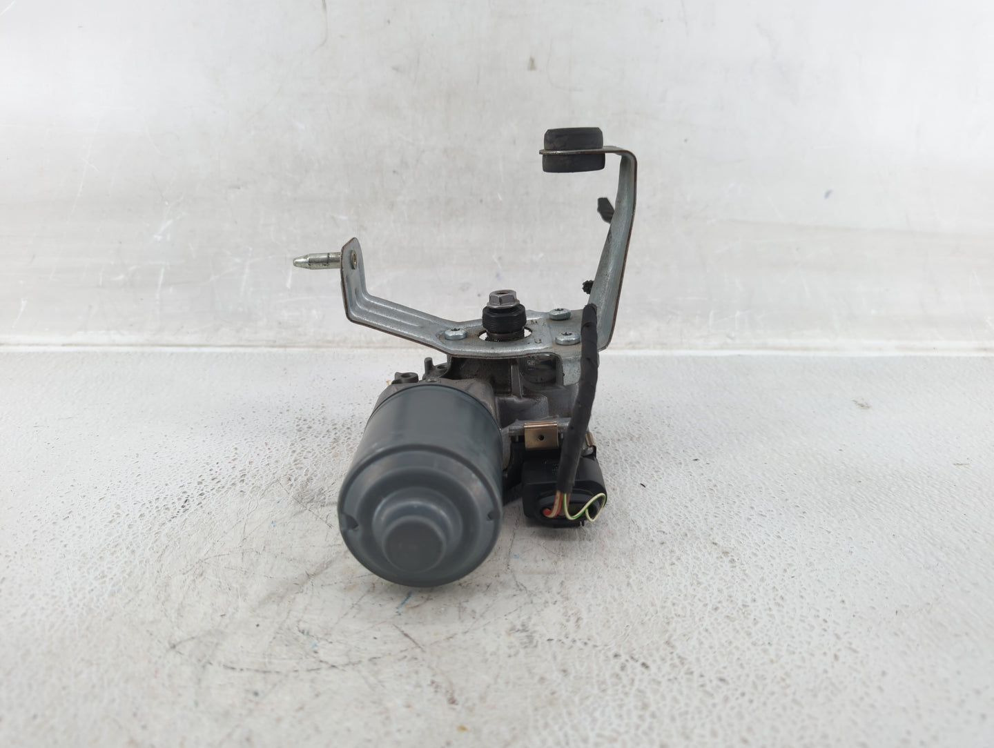 2004-2007 Ford F-150 Front Windshield Wiper Motor P/N:H3540 S3922 Fits Fits 2004 2005 2006 2007 OEM Used Auto Parts - Oemuse