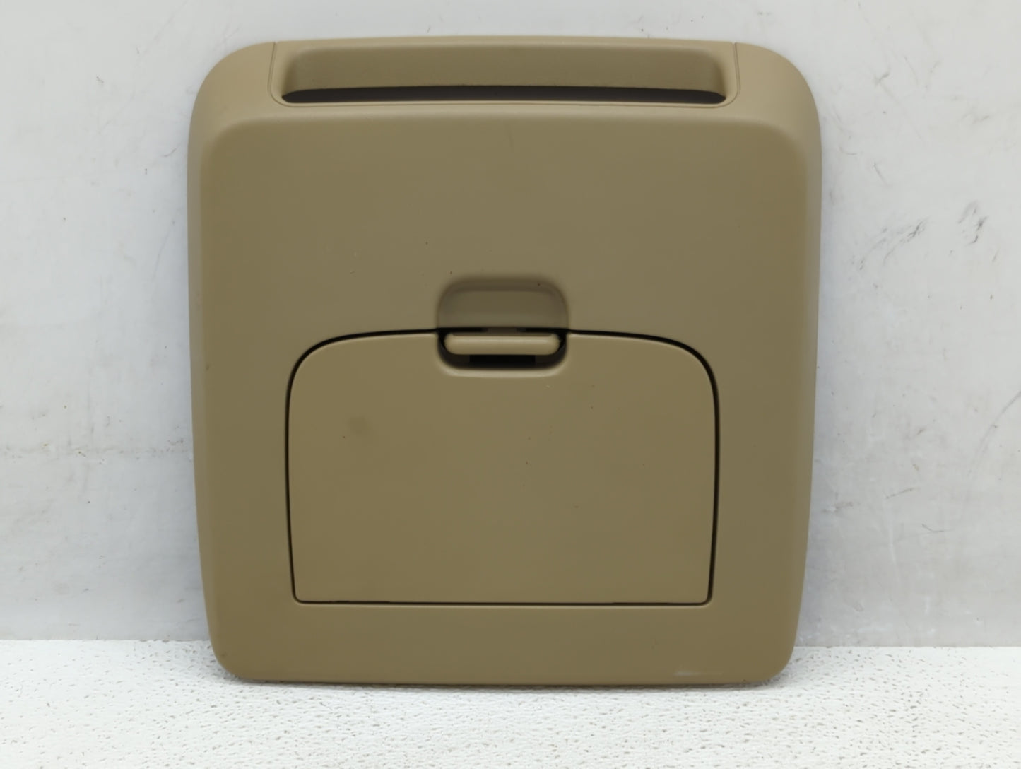 2004 Ford F-150 Center Floor Console P/N:VM2431 828836 VM4676 828841 Fits OEM Used Auto Parts - Oemusedautoparts1.com