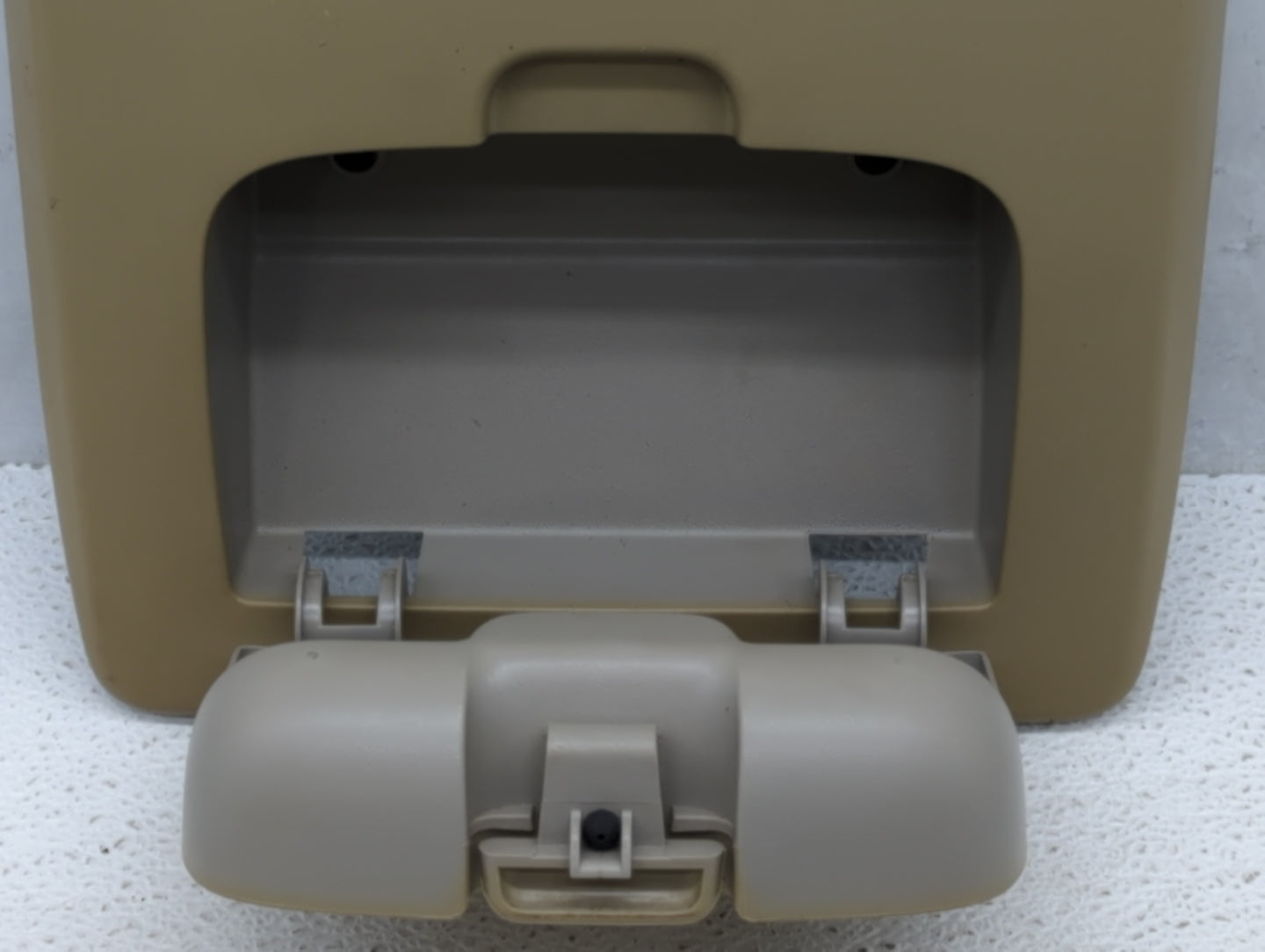 2004 Ford F-150 Center Floor Console P/N:VM2431 828836 VM4676 828841 Fits OEM Used Auto Parts - Oemusedautoparts1.com