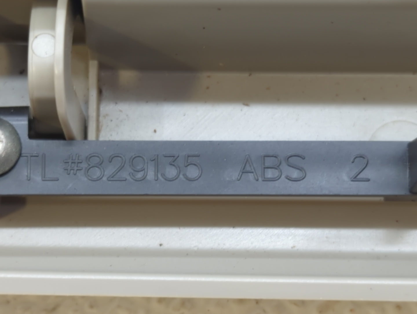 2004 Ford F-150 Center Floor Console P/N:VM2431 828836 VM4676 828841 Fits OEM Used Auto Parts - Oemusedautoparts1.com