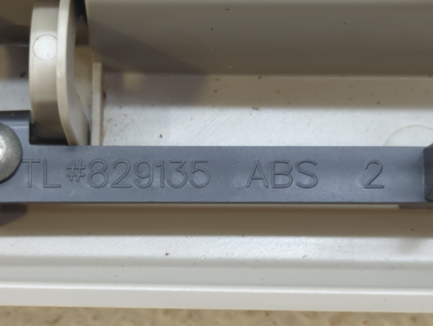 2004 Ford F-150 Center Floor Console P/N:VM2431 828836 VM4676 828841 Fits OEM Used Auto Parts - Oemusedautoparts1.com