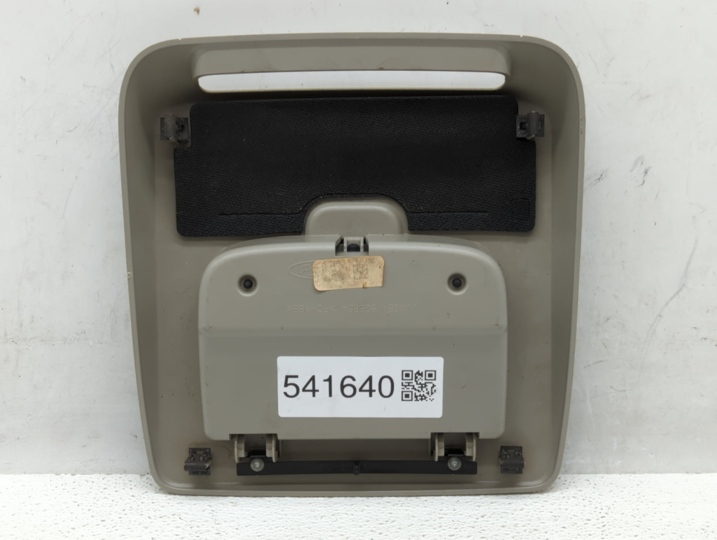 2004 Ford F-150 Center Floor Console P/N:VM2431 828836 VM4676 828841 Fits OEM Used Auto Parts - Oemusedautoparts1.com