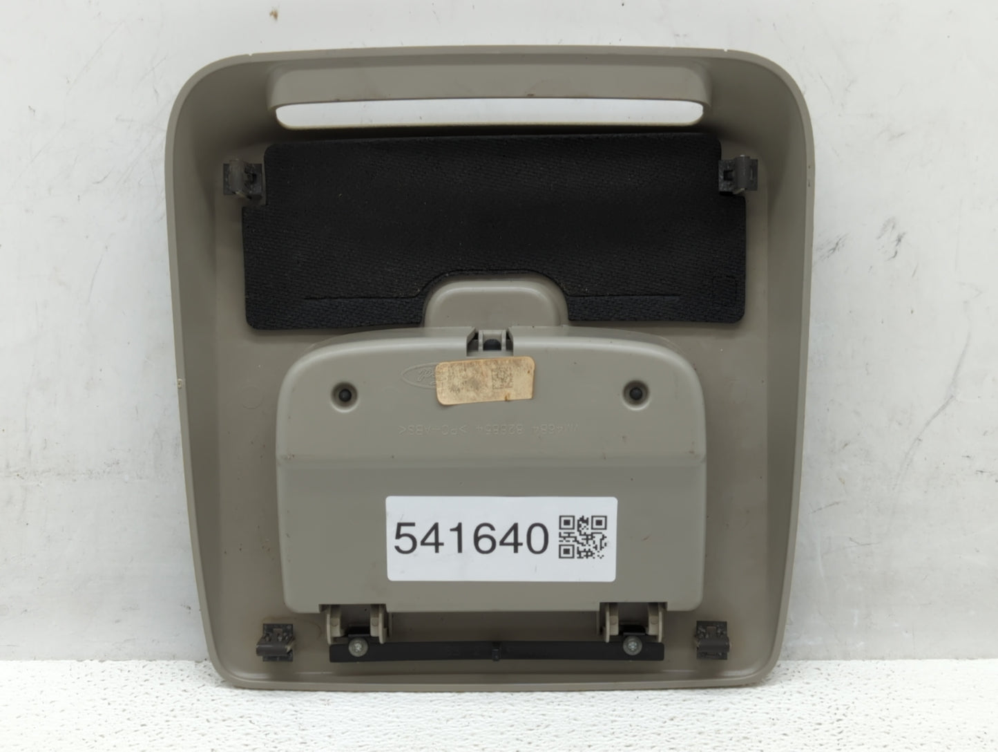 2004 Ford F-150 Center Floor Console P/N:VM2431 828836 VM4676 828841 Fits OEM Used Auto Parts - Oemusedautoparts1.com