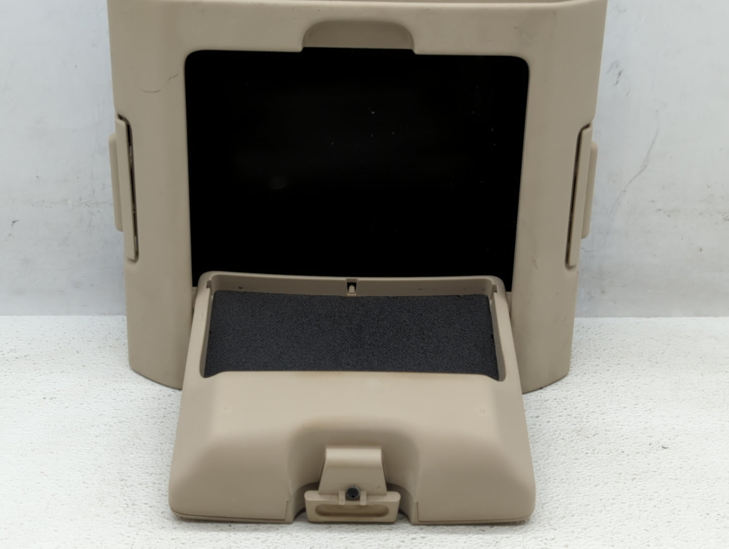 2004 Ford F-150 Center Floor Console P/N:VM2431 828836 VM4676 828841 Fits OEM Used Auto Parts - Oemusedautoparts1.com