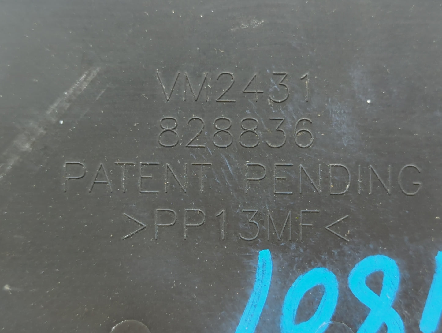 2004 Ford F-150 Center Floor Console P/N:VM2431 828836 VM4676 828841 Fits OEM Used Auto Parts - Oemusedautoparts1.com