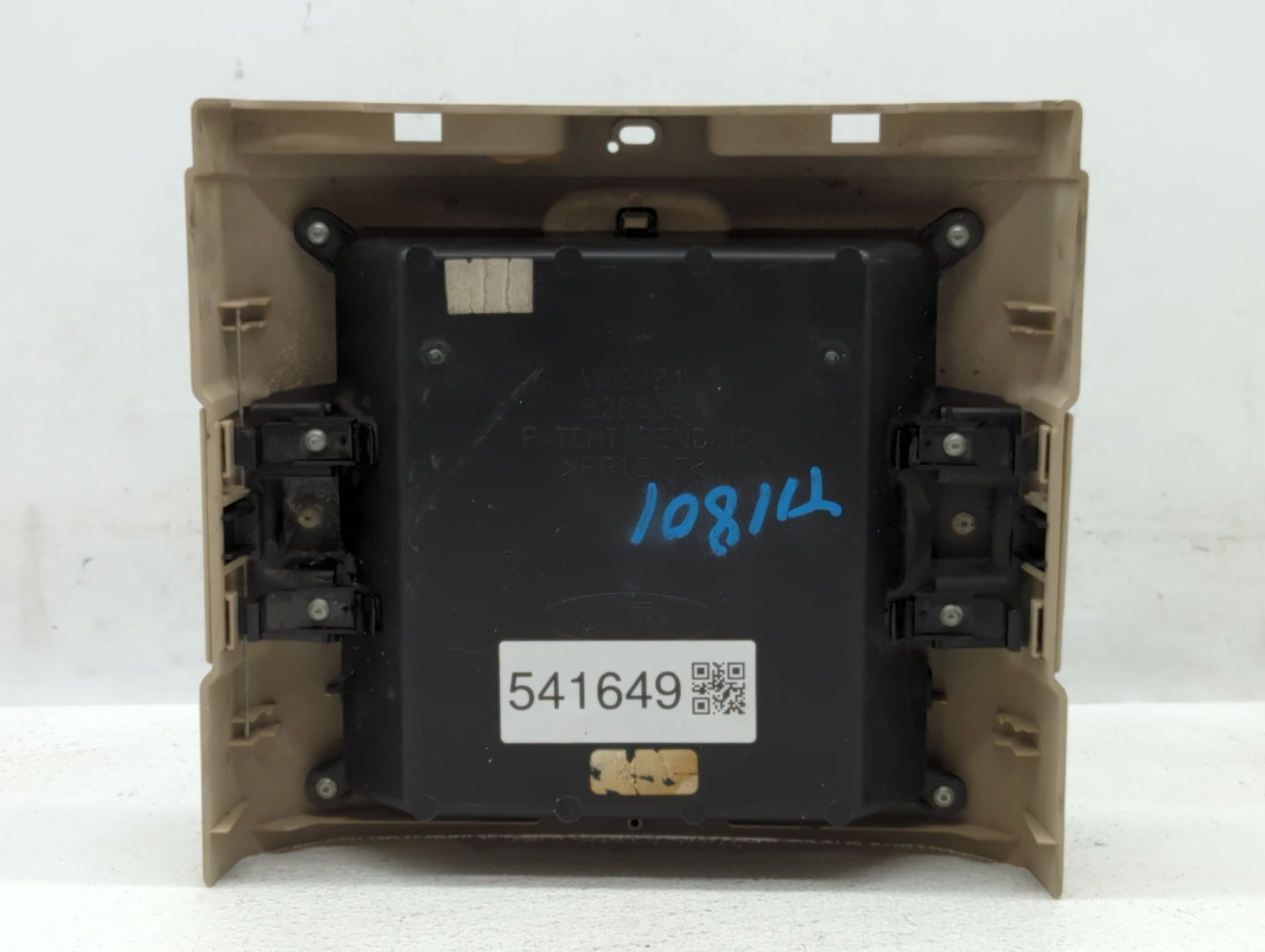 2004 Ford F-150 Center Floor Console P/N:VM2431 828836 VM4676 828841 Fits OEM Used Auto Parts - Oemusedautoparts1.com