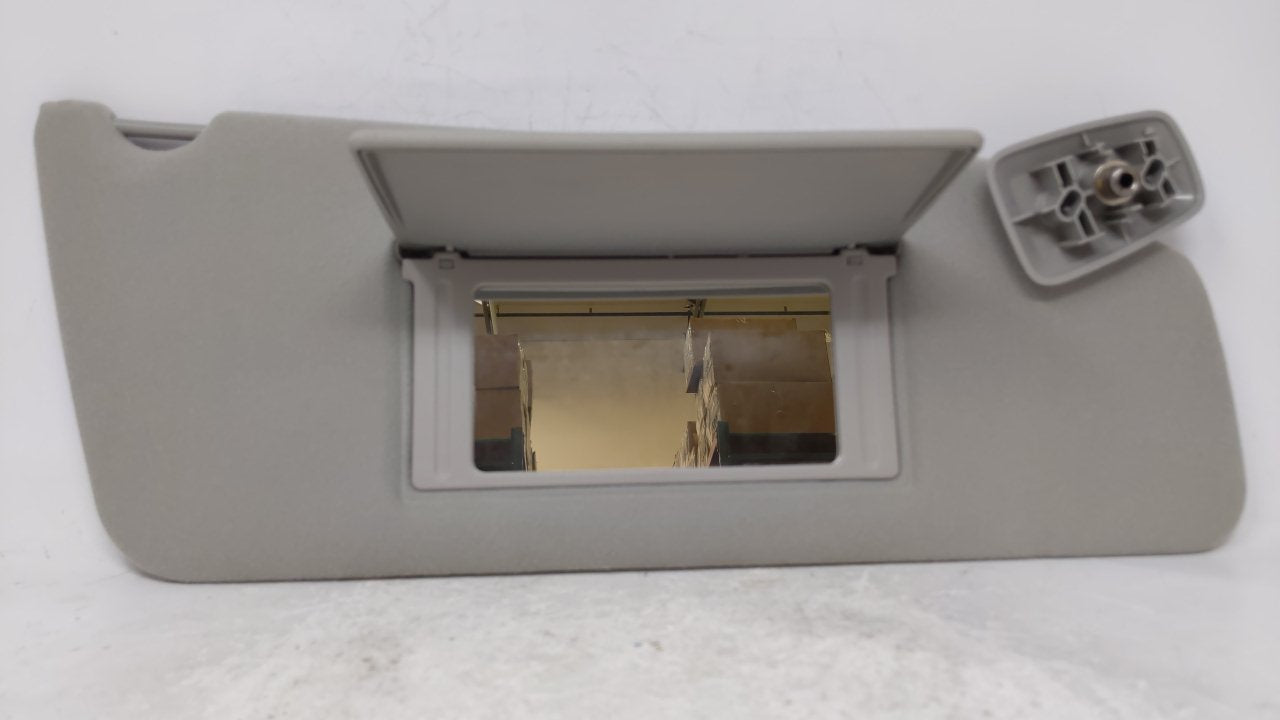 2004 Ford F-150 Sun Visor Shade Replacement Passenger Right Mirror Fits OEM Used Auto Parts - Oemusedautoparts1.com