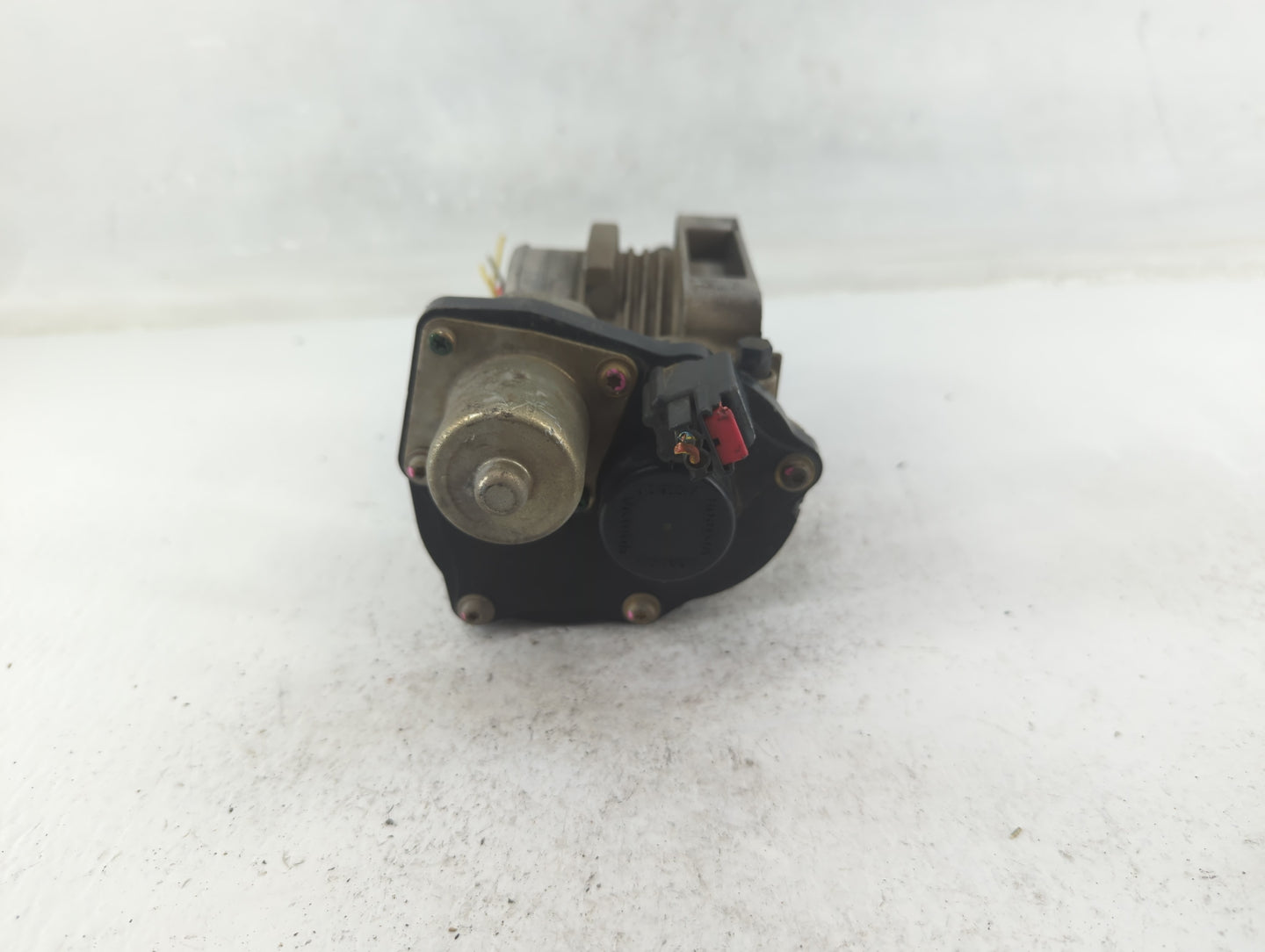 2000-2004 Ford F-150 Throttle Body P/N:103003 2 0065099, 3L5E-AD Fits Fits 2000 2001 2002 2003 2004 OEM Used Auto Parts - Oe