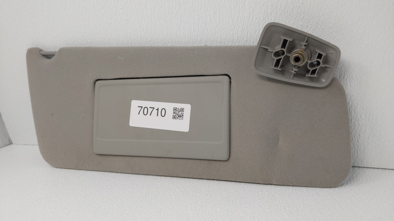 2004 Ford F-150 Sun Visor Shade Replacement Passenger Right Mirror Fits OEM Used Auto Parts - Oemusedautoparts1.com