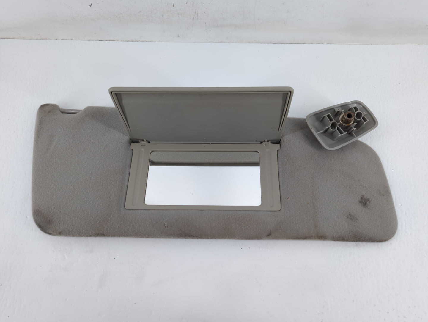 2004-2008 Ford F-150 Sun Visor Shade Replacement Passenger Right Mirror Fits Fits 2004 2005 2006 2007 2008 OEM Used Auto Par