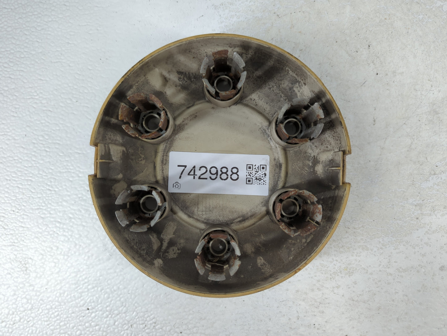 2004 Ford F-150 Rim Wheel Center Cap 742988 - Oemusedautoparts1.com