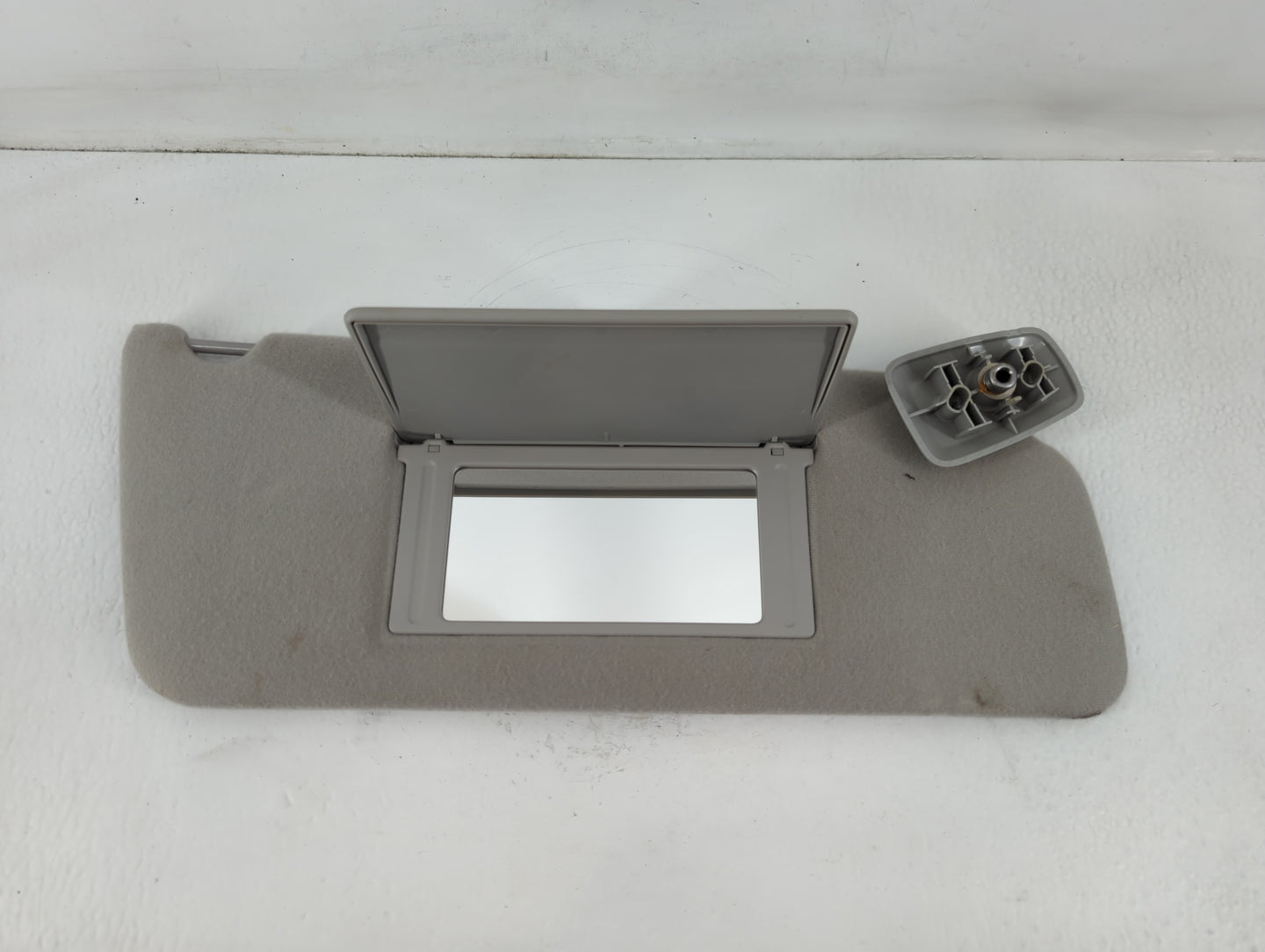 2004-2008 Ford F-150 Sun Visor Shade Replacement Passenger Right Mirror Fits Fits 2004 2005 2006 2007 2008 OEM Used Auto Par