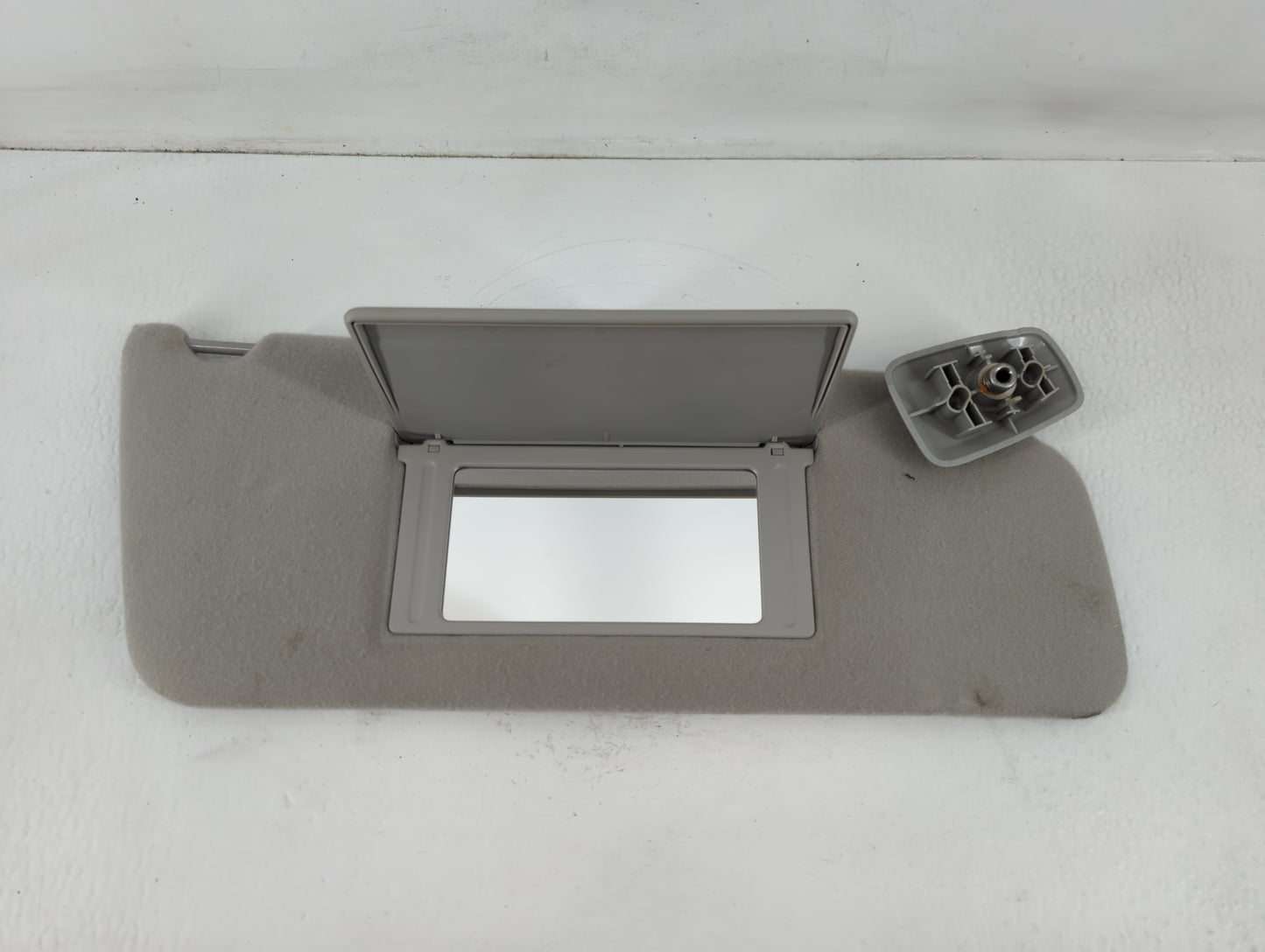 2004-2008 Ford F-150 Sun Visor Shade Replacement Passenger Right Mirror Fits Fits 2004 2005 2006 2007 2008 OEM Used Auto Par