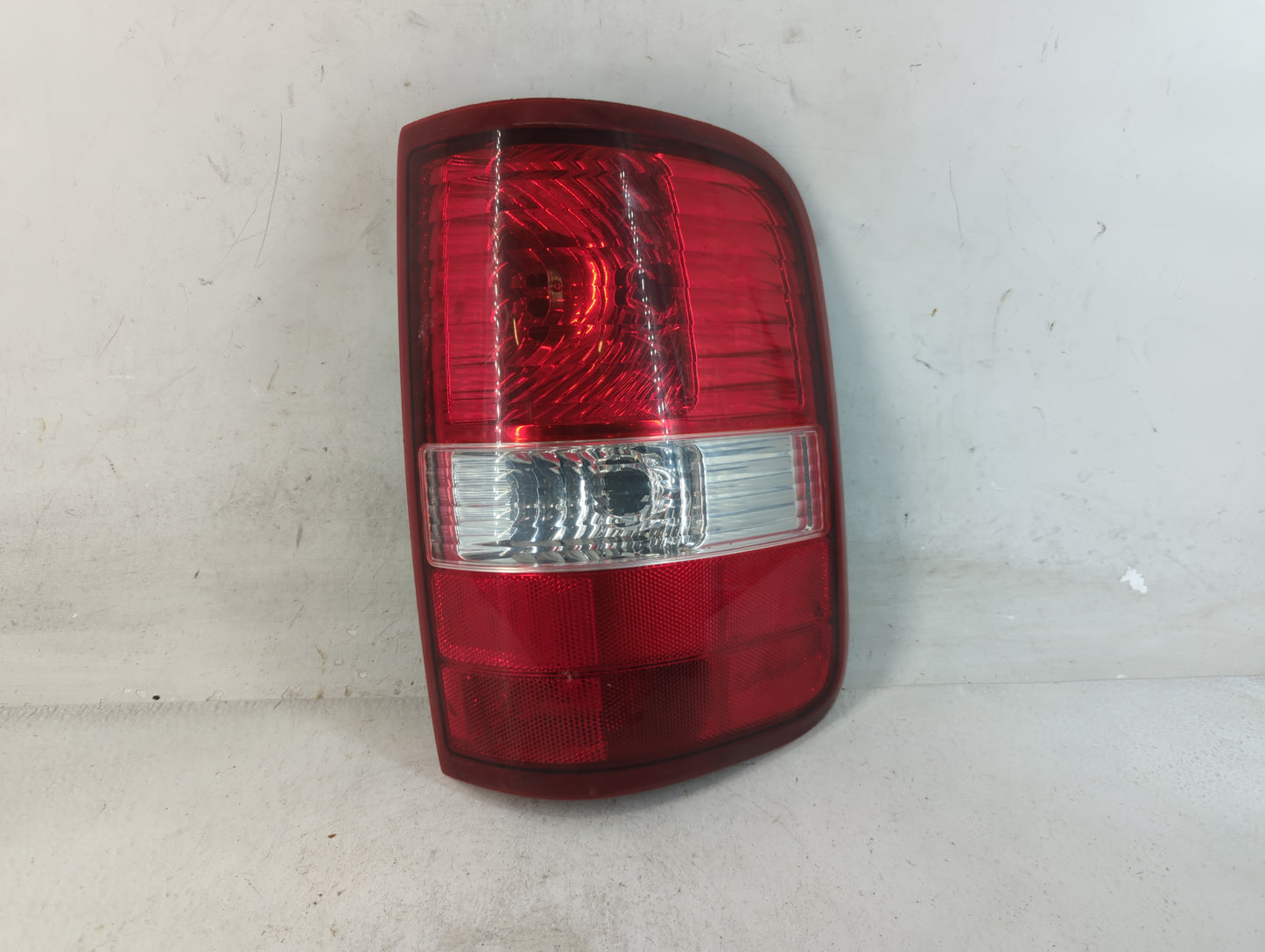 2004 Ford F-150 Tail Light Assembly Passenger Right OEM P/N:ASY 4L34-I3B504-A Fits OEM Used Auto Parts - Oemusedautoparts1.c