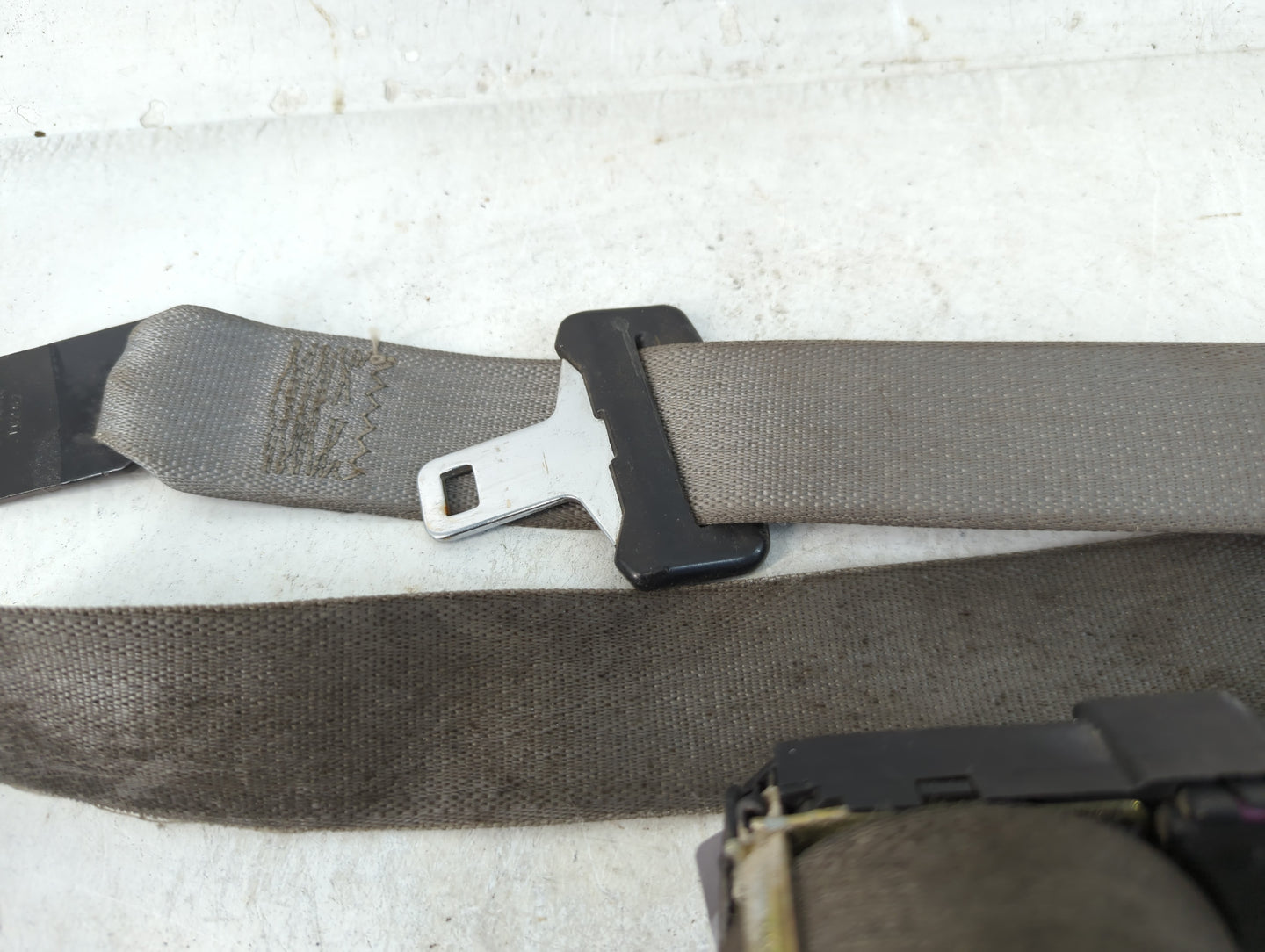 2004 Ford F-150 Driver Seatbelt Buckle - Oemusedautoparts1.com
