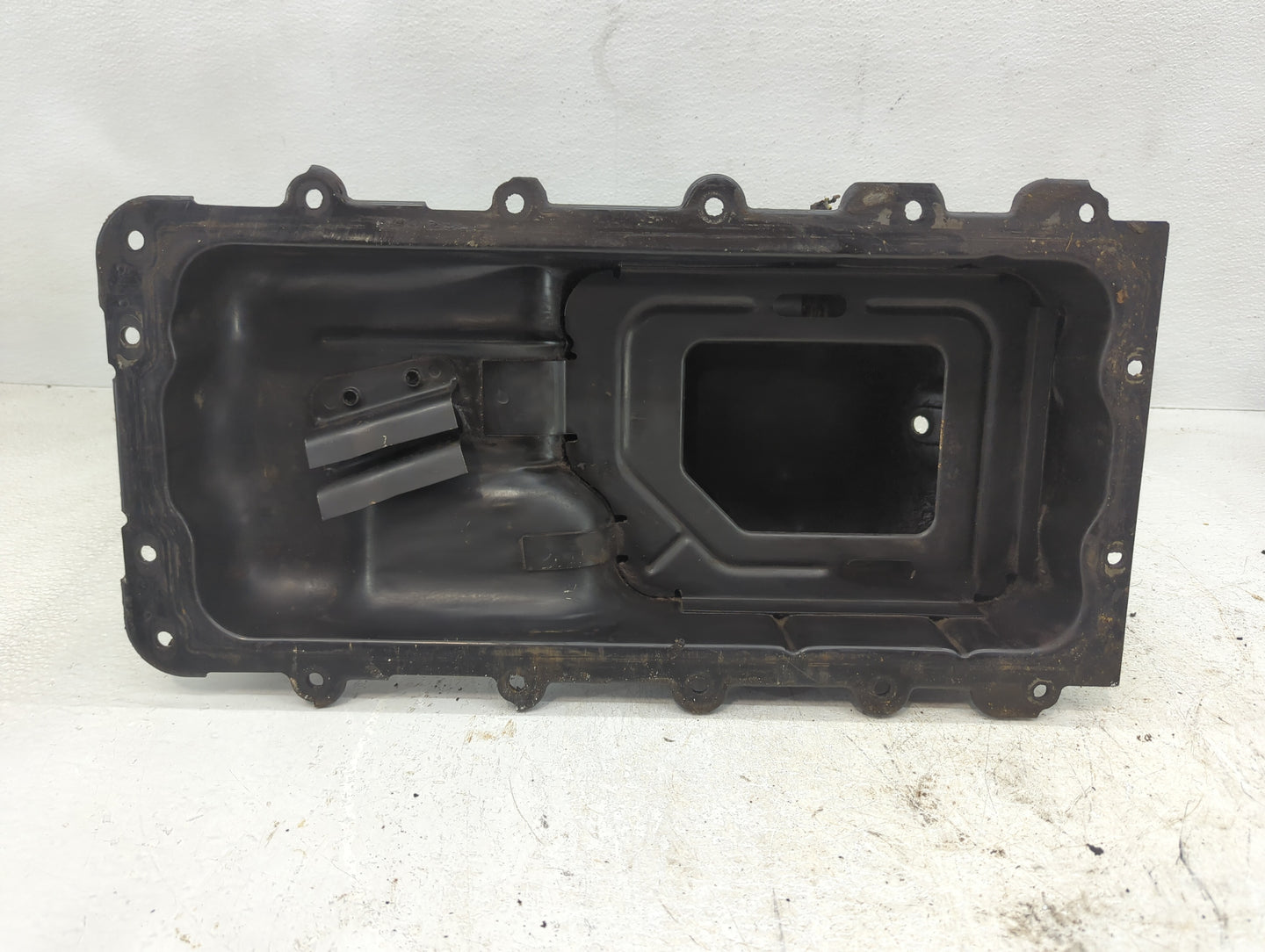 1999-2004 Ford F-150 Engine Oil Pan P/N:3L3E 6675 GA Fits Fits 1999 2000 2001 2002 2003 2004 OEM Used Auto Parts - Oemusedau