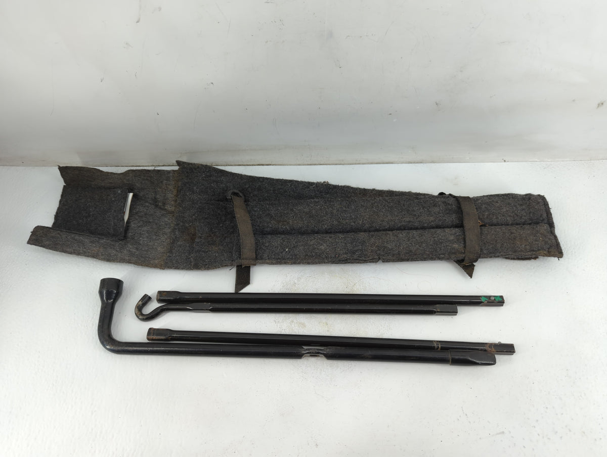 2004 Ford F-150 Spare Scissor Car Jack - Oemusedautoparts1.com