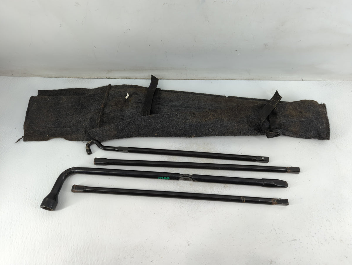 2004 Ford F-150 Spare Scissor Car Jack - Oemusedautoparts1.com