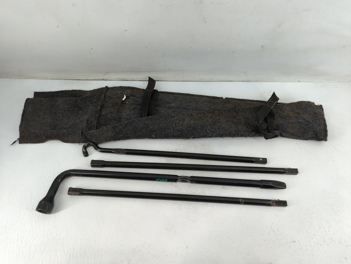 2004 Ford F-150 Spare Scissor Car Jack - Oemusedautoparts1.com