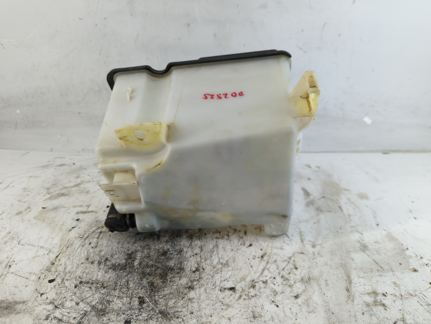 1998-2006 Ford F-150 Windshield Washer Fluid Reservoir Bottle Oem - Oemusedautoparts1.com