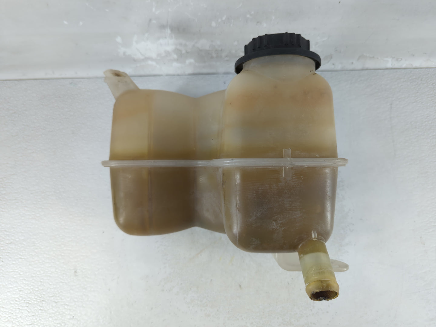 2004 Ford F-150 Radiator Coolant Overflow Expansion Tank Bottle - Oemusedautoparts1.com