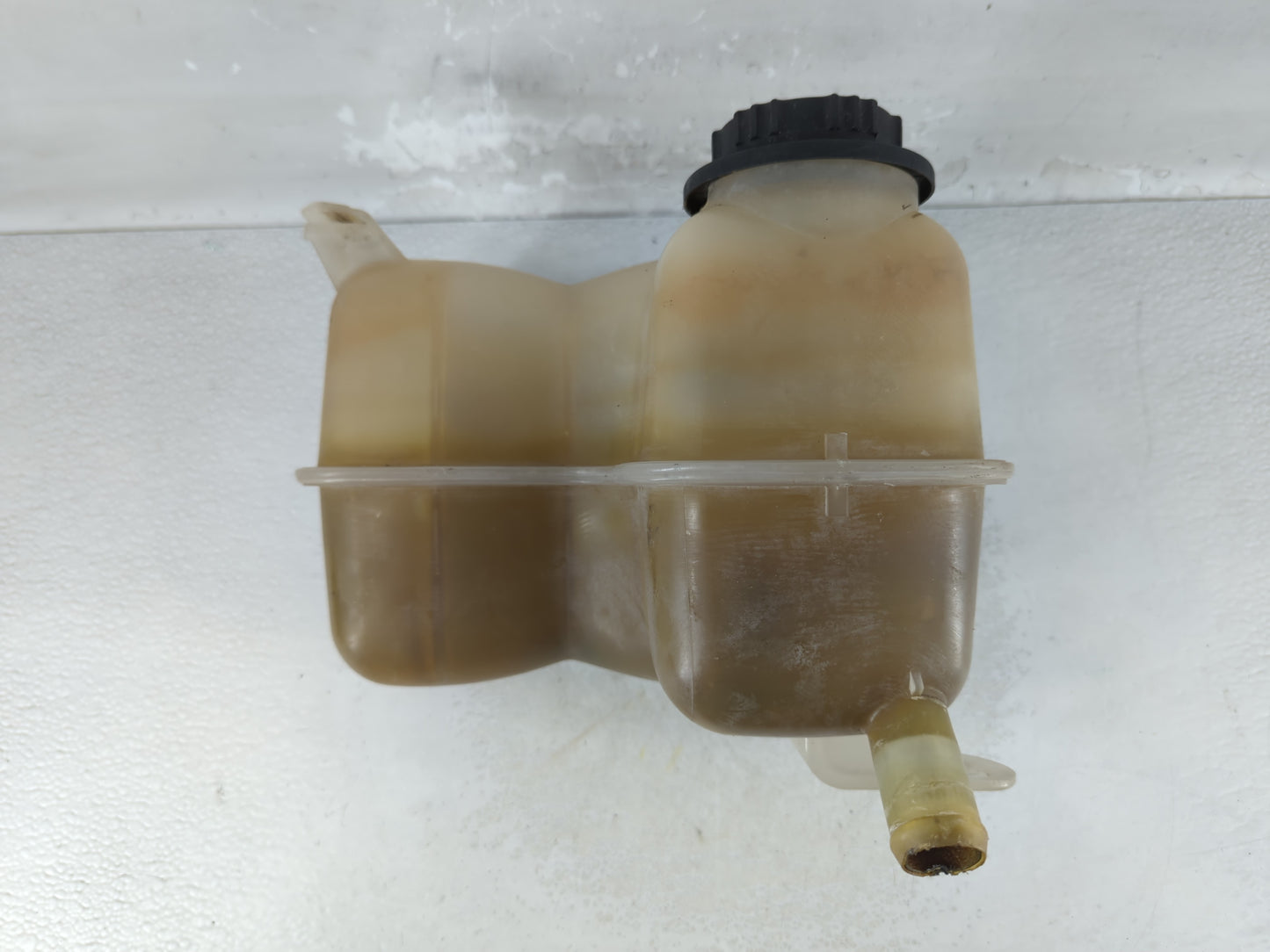 2004 Ford F-150 Radiator Coolant Overflow Expansion Tank Bottle - Oemusedautoparts1.com