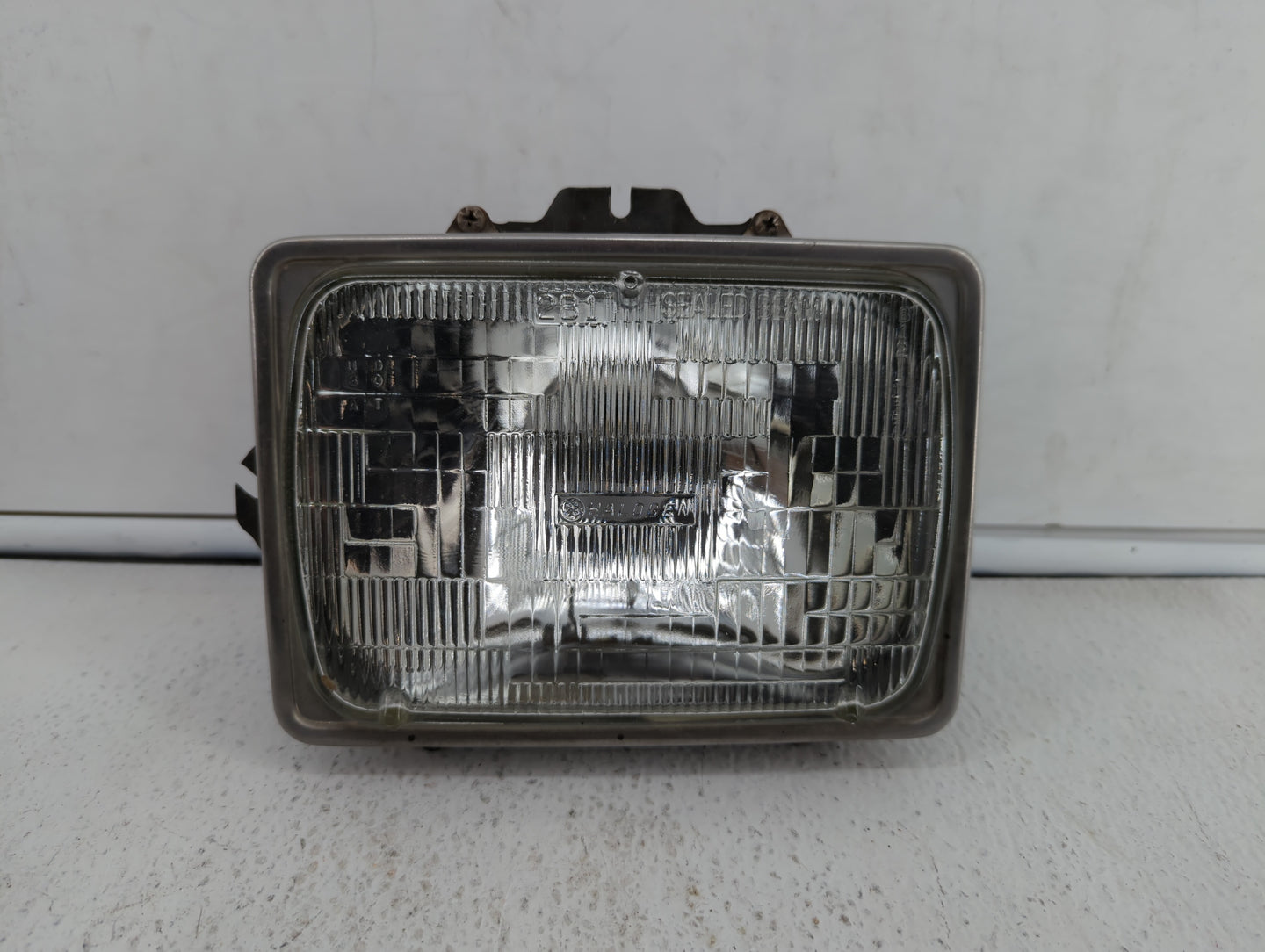 Ford F-250 Passenger Right Oem Head Light Headlight Lamp - Oemusedautoparts1.com