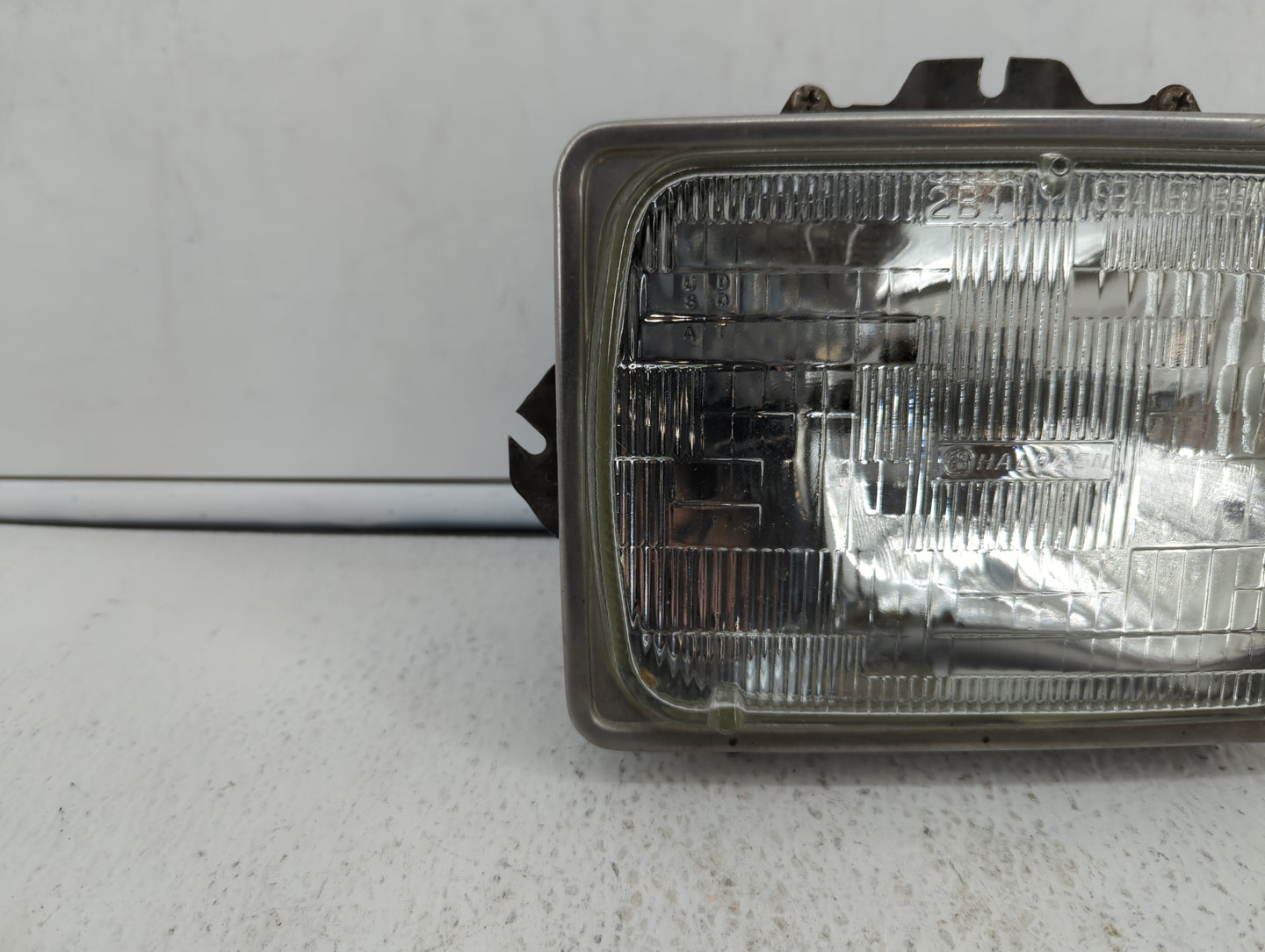 Ford F-250 Passenger Right Oem Head Light Headlight Lamp - Oemusedautoparts1.com