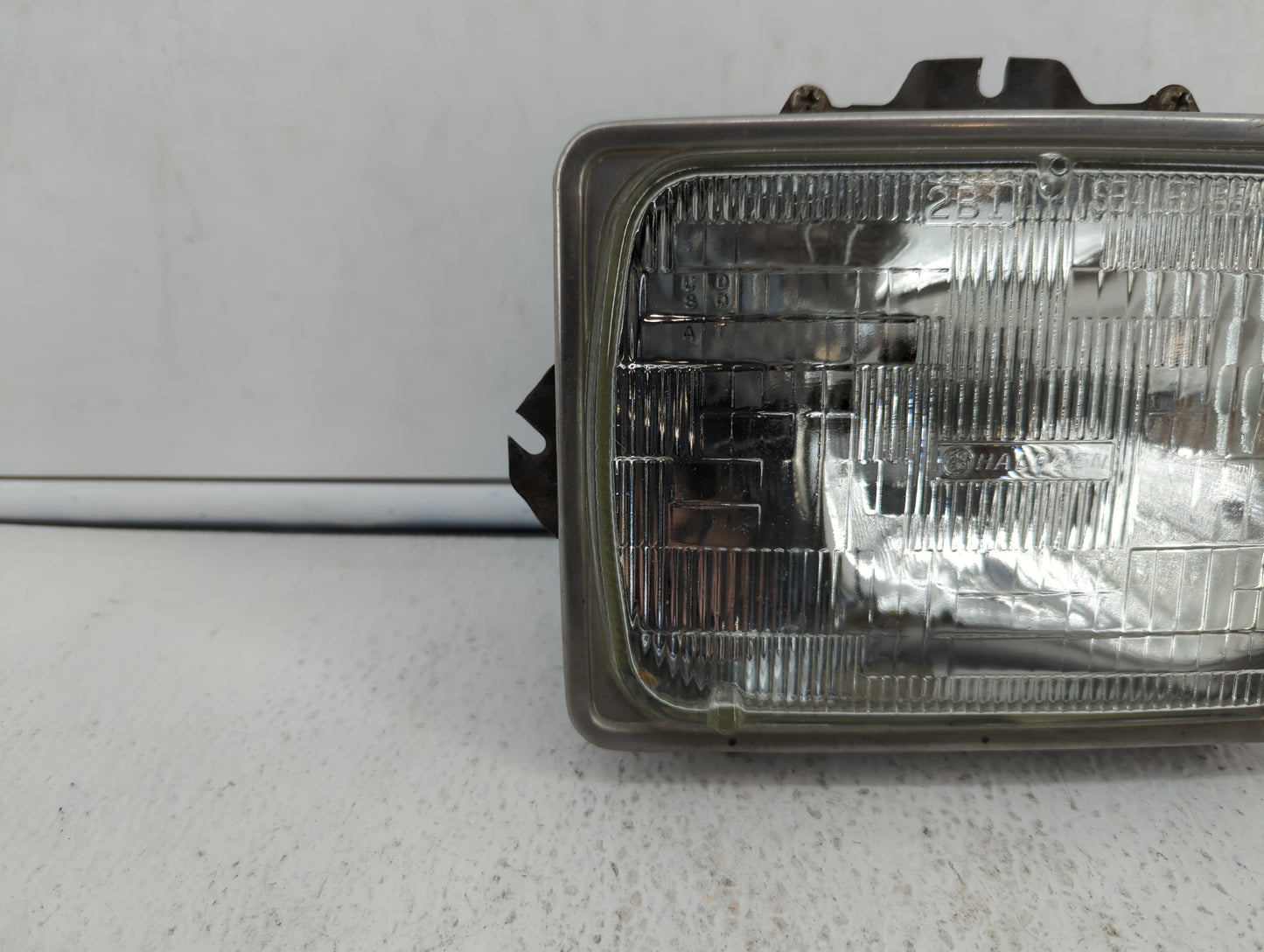 Ford F-250 Passenger Right Oem Head Light Headlight Lamp - Oemusedautoparts1.com