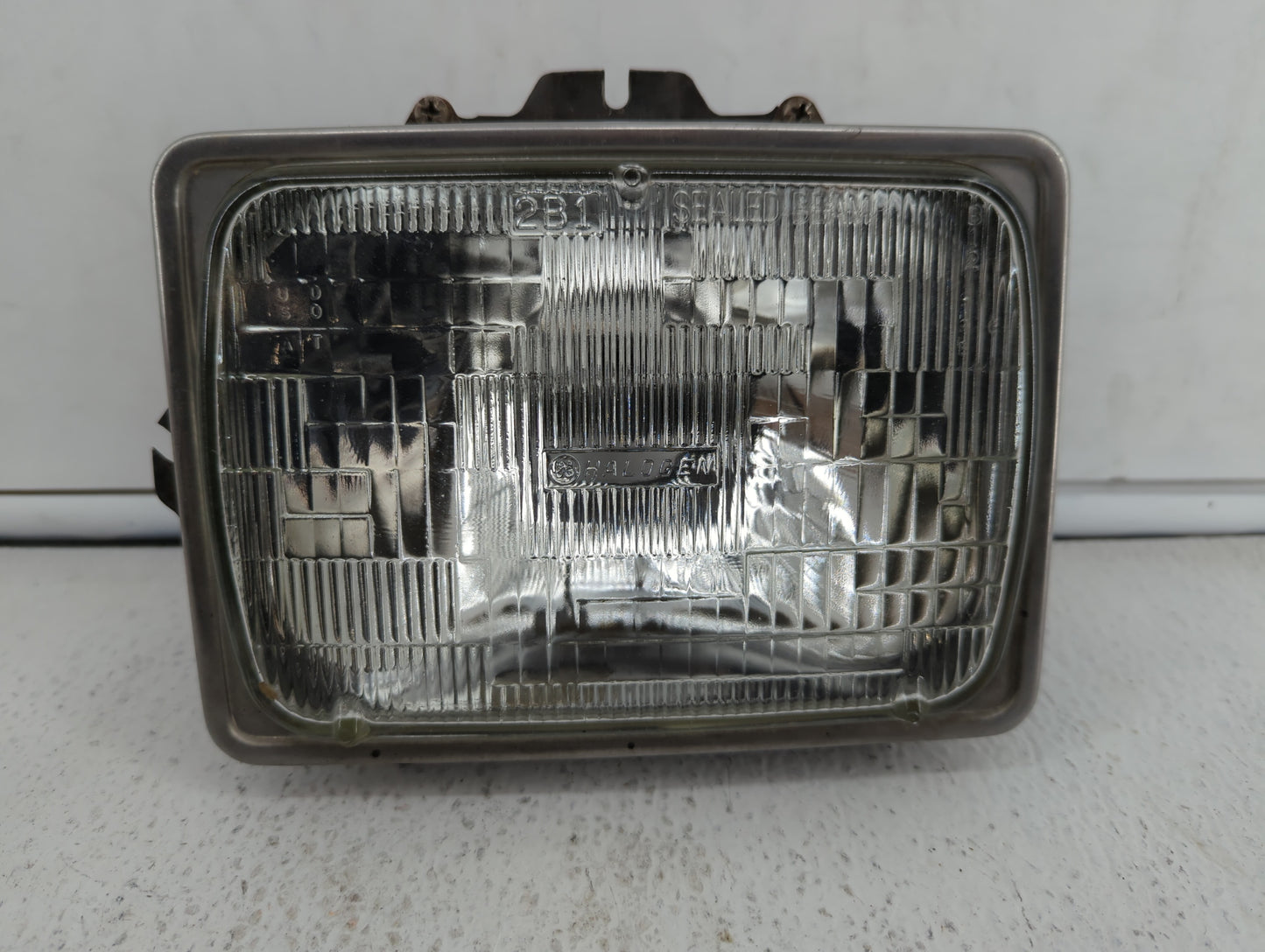 Ford F-250 Passenger Right Oem Head Light Headlight Lamp - Oemusedautoparts1.com