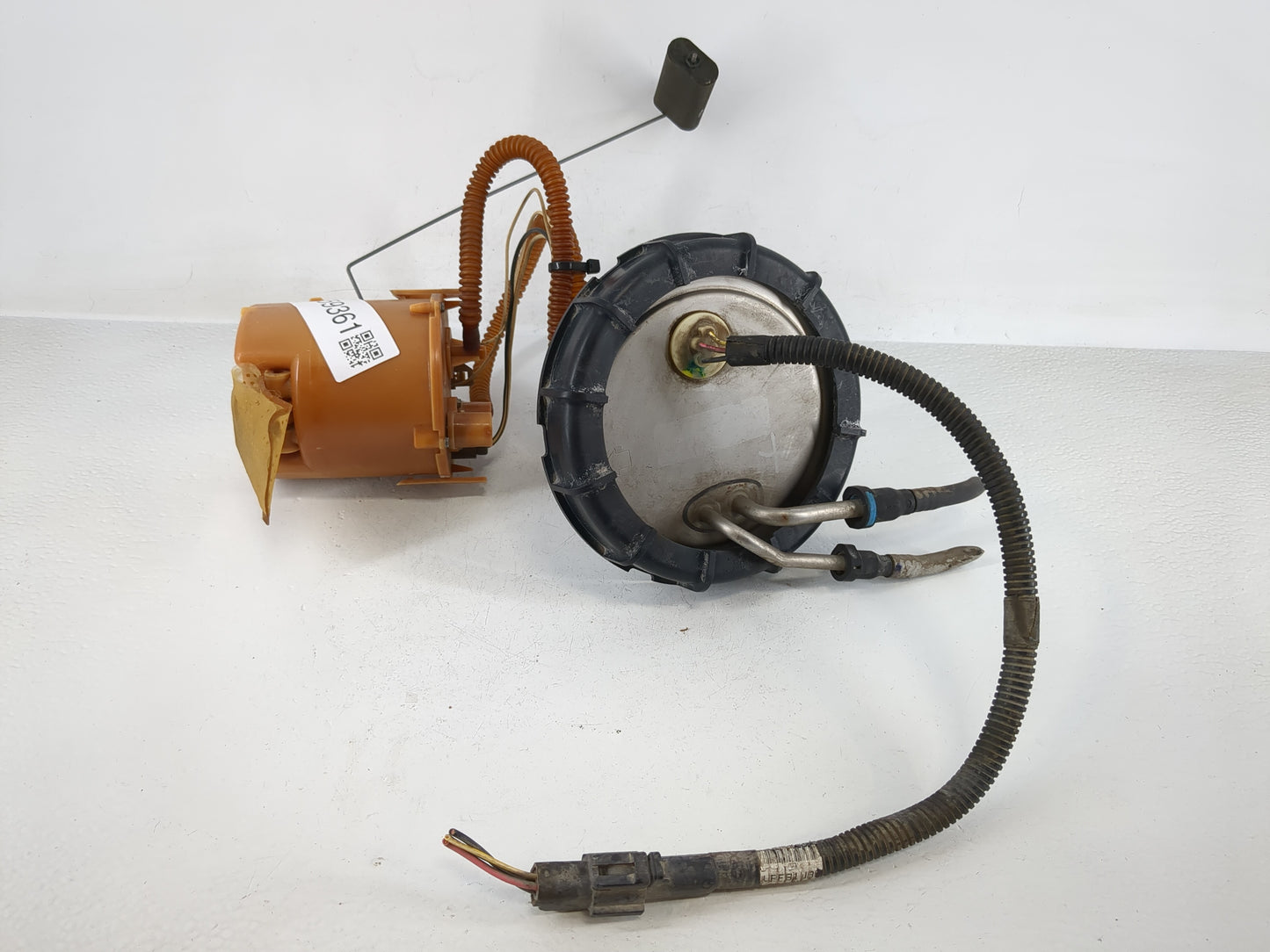 1999-2004 Ford F-250 Super Duty Electrical Gas Fuel Pump Assembly - Oemusedautoparts1.com