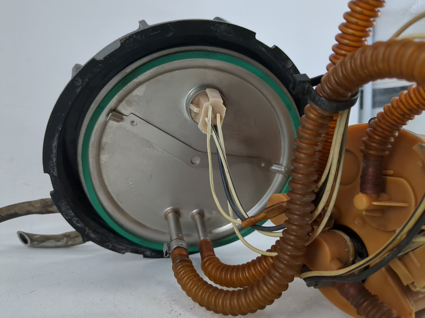 1999-2004 Ford F-250 Super Duty Electrical Gas Fuel Pump Assembly - Oemusedautoparts1.com
