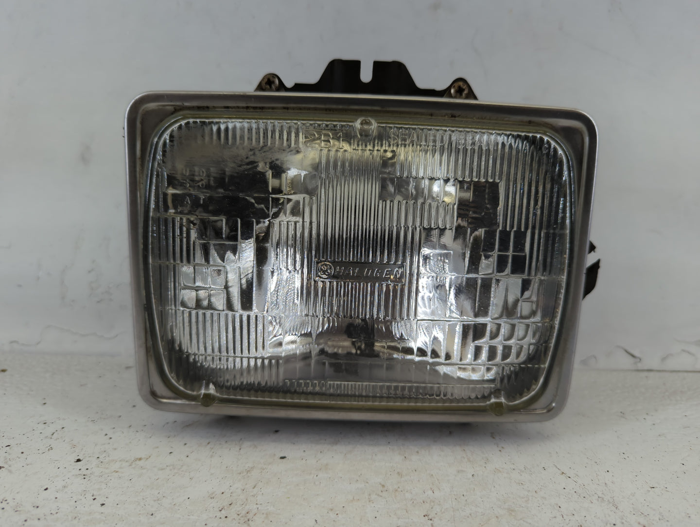 Ford F-350 Passenger Right Oem Head Light Headlight Lamp - Oemusedautoparts1.com
