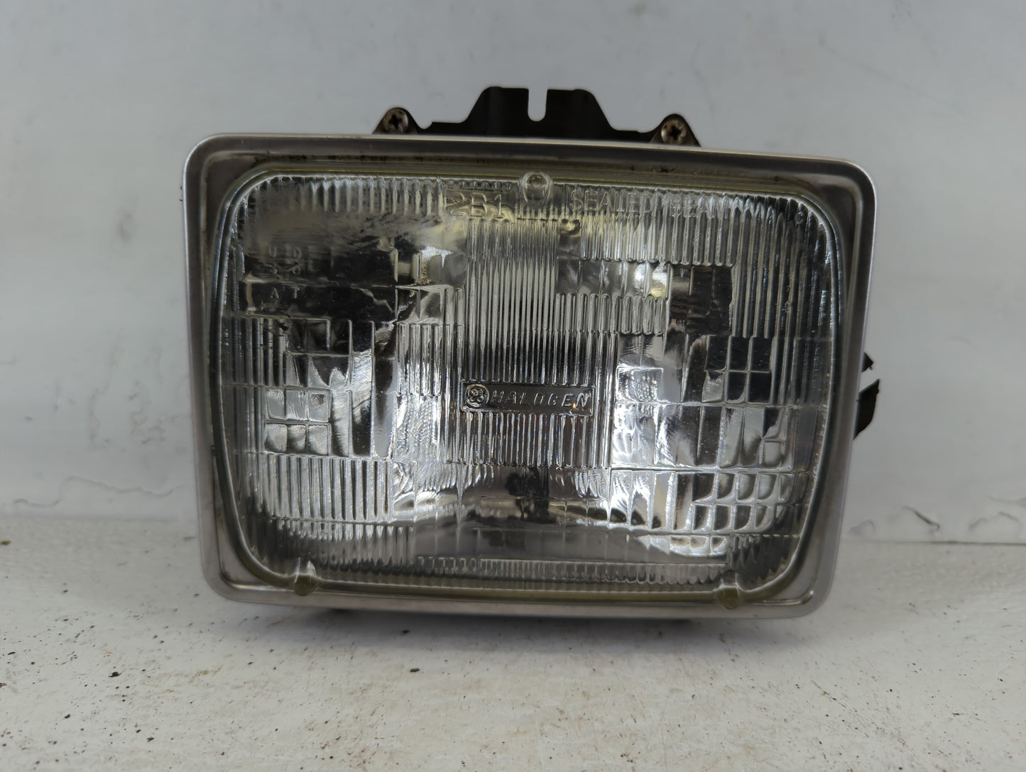 Ford F-350 Passenger Right Oem Head Light Headlight Lamp - Oemusedautoparts1.com