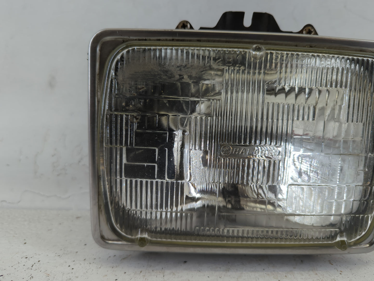 Ford F-350 Passenger Right Oem Head Light Headlight Lamp - Oemusedautoparts1.com