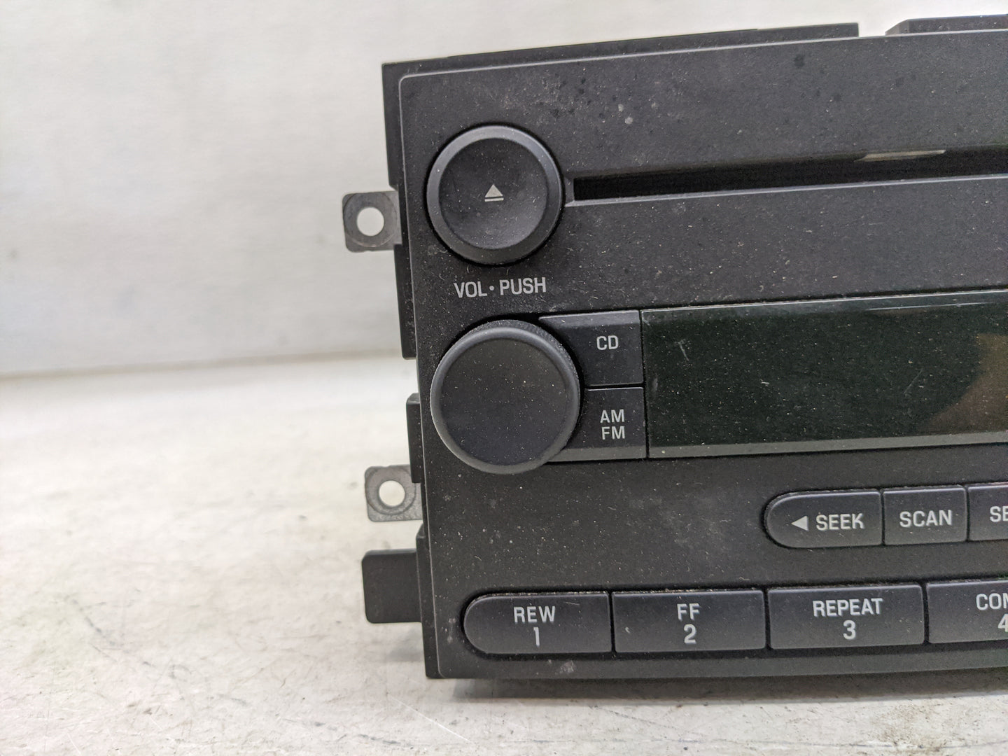 2004 Ford F150 Radio AM FM Cd Player Receiver Replacement P/N:4L3T-18C869-GC Fits OEM Used Auto Parts - Oemusedautoparts1.co