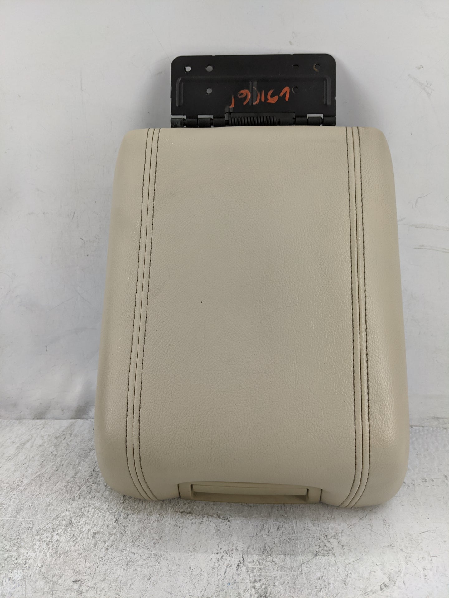 2004 Ford F150 Center Console Armrest Cover Lid P/N:4L3X 15061748 Fits OEM Used Auto Parts - Oemusedautoparts1.com