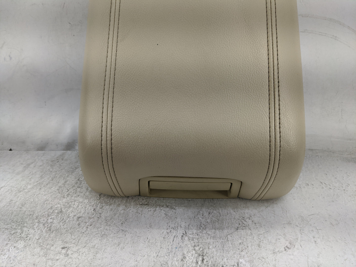 2004 Ford F150 Center Console Armrest Cover Lid P/N:4L3X 15061748 Fits OEM Used Auto Parts - Oemusedautoparts1.com