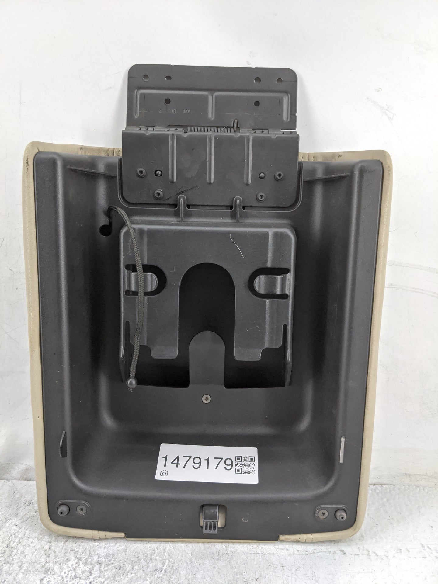 2004 Ford F150 Center Console Armrest Cover Lid P/N:4L3X 15061748 Fits OEM Used Auto Parts - Oemusedautoparts1.com