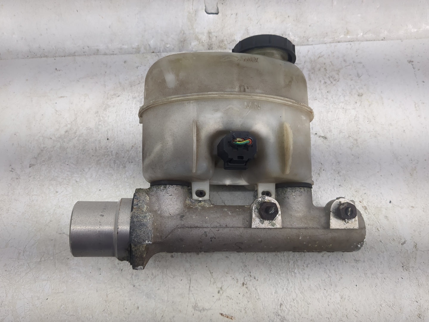 Ford F150 Brake Master Cylinder 1498401 - Oemusedautoparts1.com