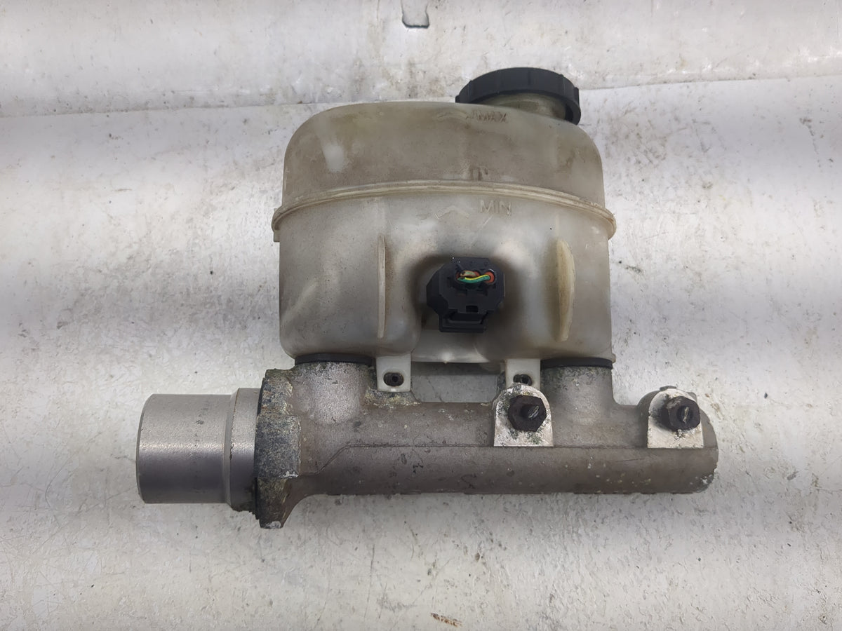 Ford F150 Brake Master Cylinder 1498401 - Oemusedautoparts1.com