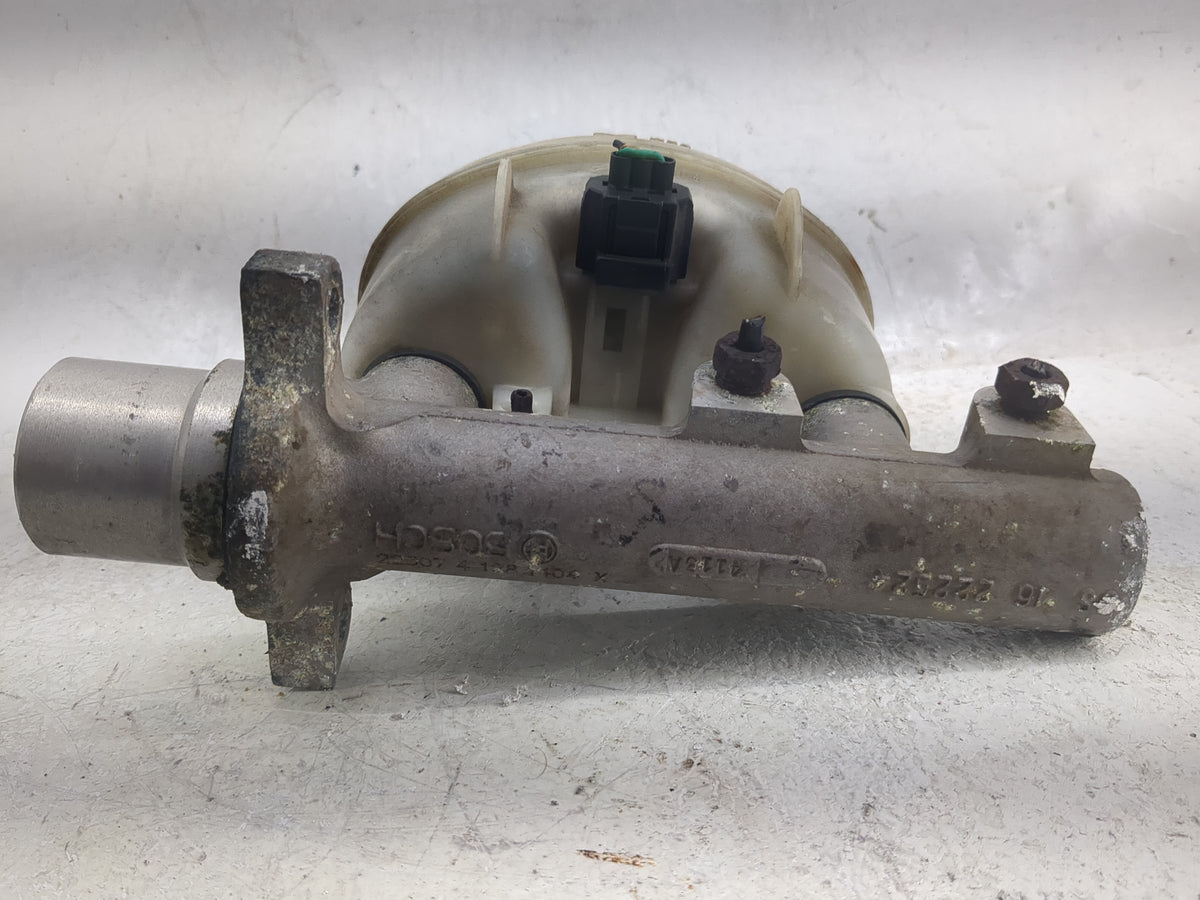 Ford F150 Brake Master Cylinder 1498401 - Oemusedautoparts1.com