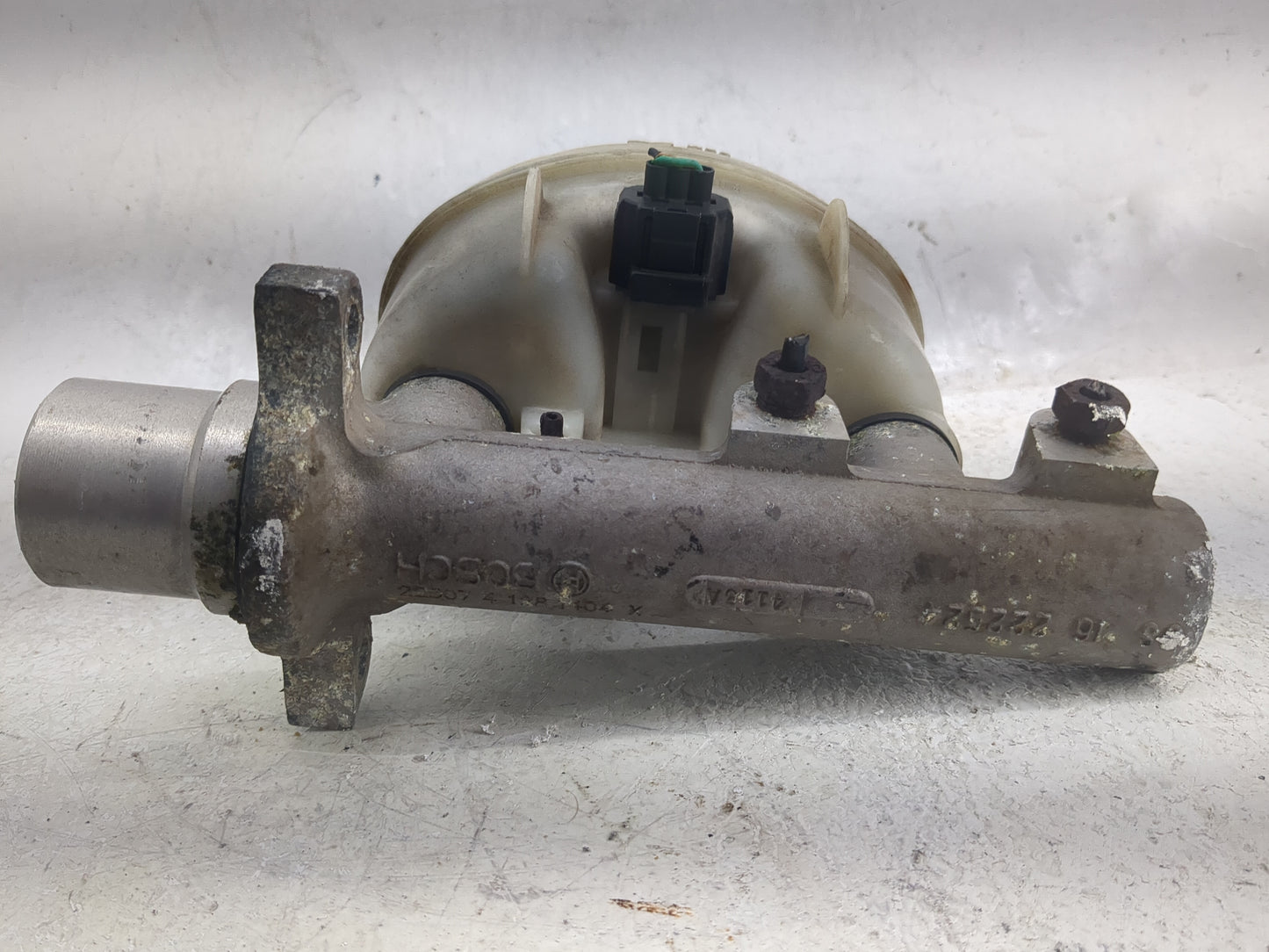 Ford F150 Brake Master Cylinder 1498401 - Oemusedautoparts1.com
