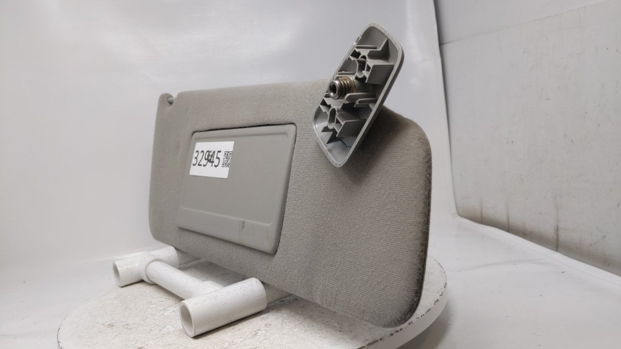 2004 Ford F150 Sun Visor Shade Replacement Passenger Right Mirror Fits OEM Used Auto Parts - Oemusedautoparts1.com